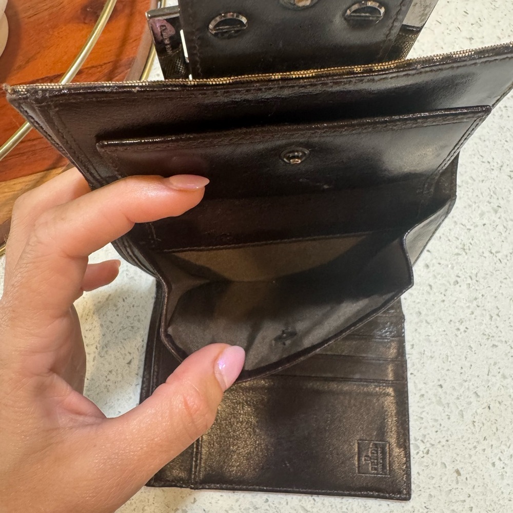 SOLD 🛑 Fendi Authentic Vintage Wallet - Picture 7 of 7